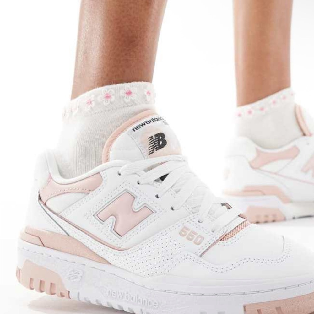 🆕 New Balance 550 Women's White and Light Pink Sneakers, US 7 / EU 37.5
